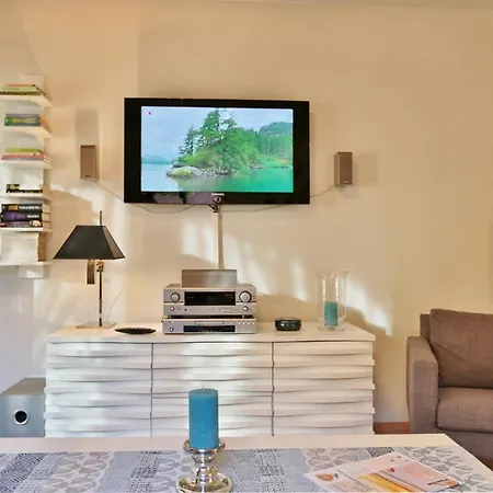 Am Rosenhain 12 Am Rosenhain 12 1 *