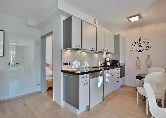 Am Rosenhain 12 Am Rosenhain 12 1 * Timmendorfer Strand